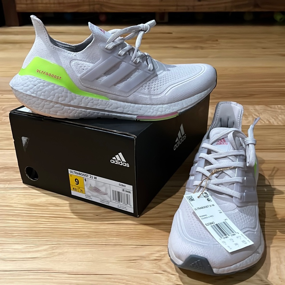 New in Box adidas Ultraboost 21 W size 9 Running shoes Course A Pied